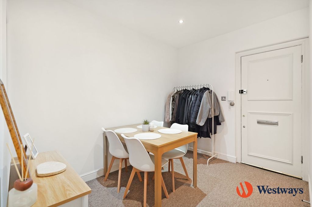 Property photo 1 of 9 Entrance