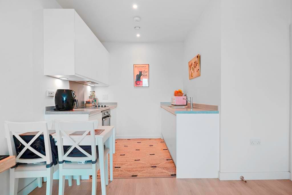 Property photo 3 of 11 Kitchen 