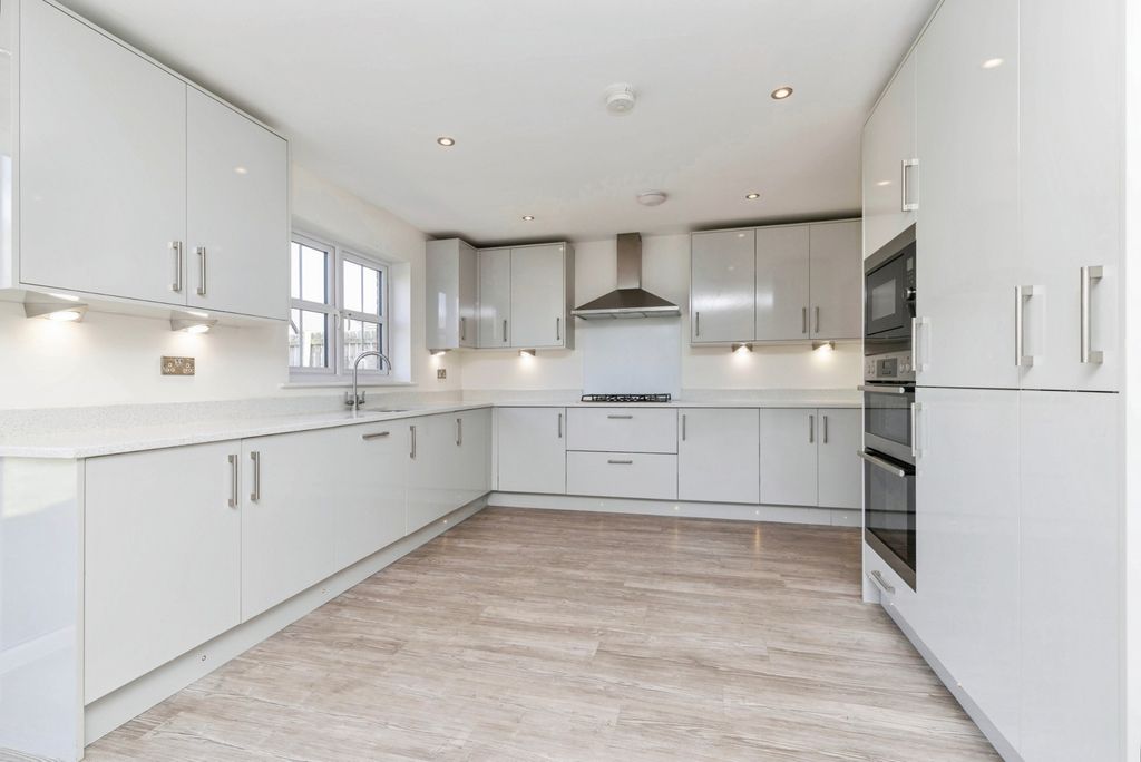 Property photo 3 of 19 Pbox-Img.Jpg