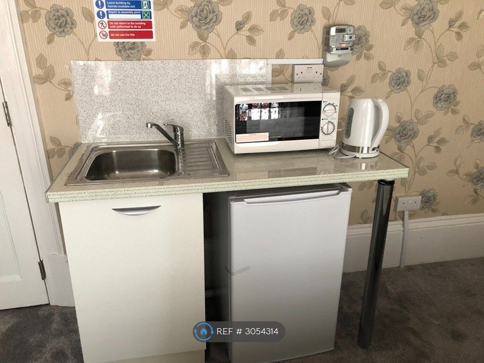 Property photo 3 of 7 Bedroom With Private Kitchenette