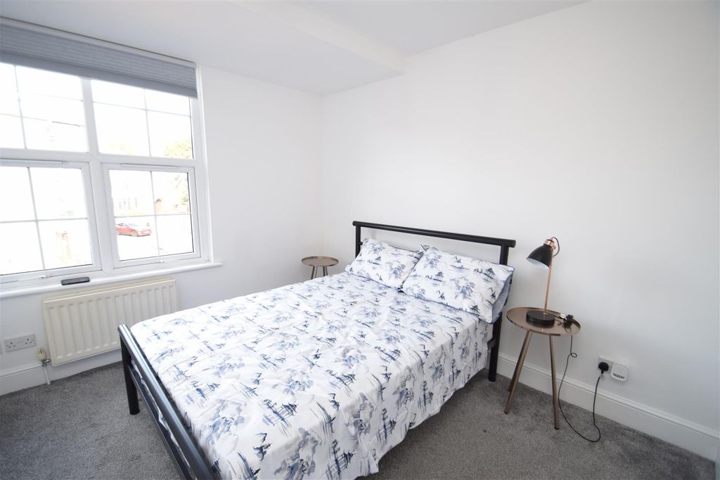 Property photo 3 of 6 Bedroom