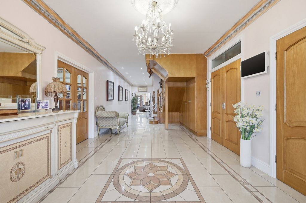 Property photo 2 of 46