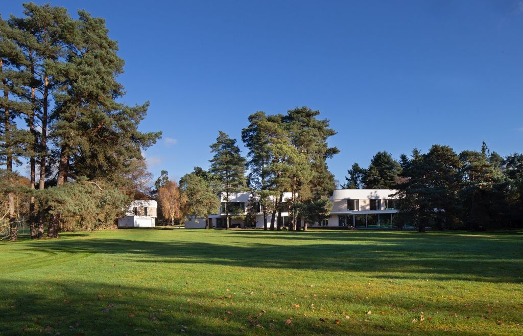 Property photo 2 of 19 Grounds