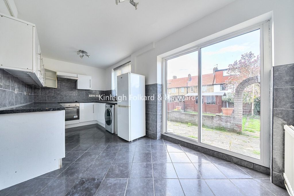 Property photo 2 of 18 Kitchen