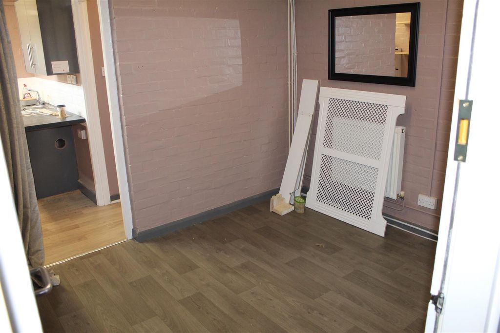 Property photo 3 of 7 3. Store.Jpg