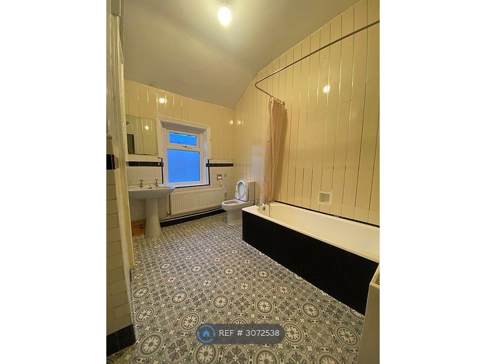 Property photo 1 of 6 Bathroom