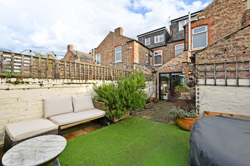 Property photo 3 of 17 Picture 3