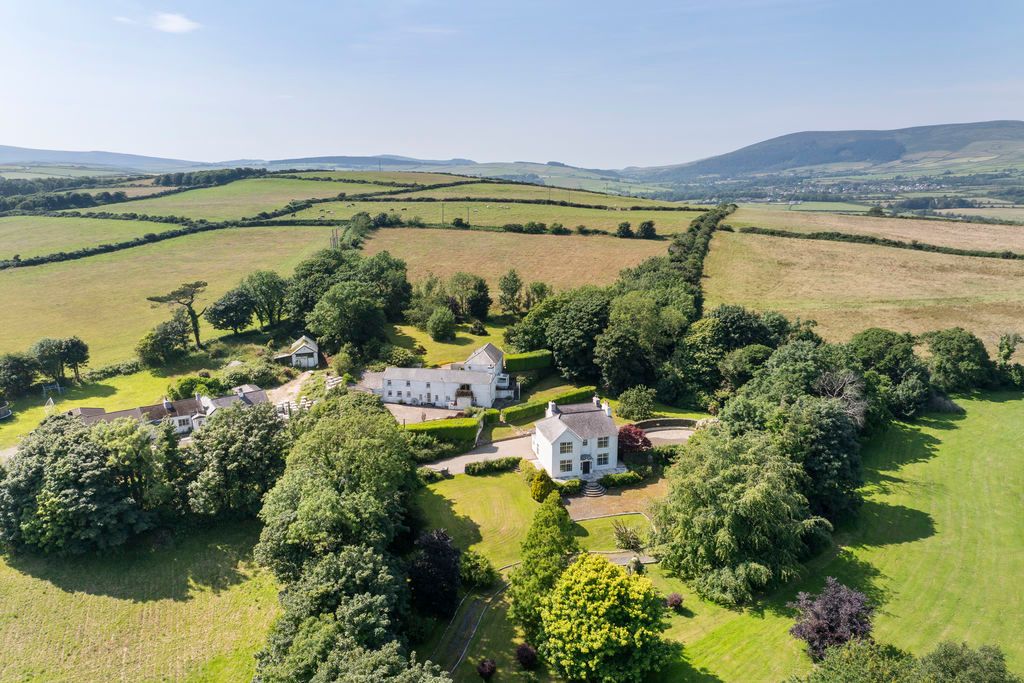 Property photo 1 of 54 Ballacregga House & Barn