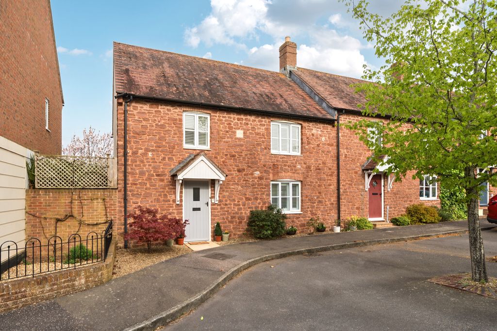 Property photo 1 of 22 .