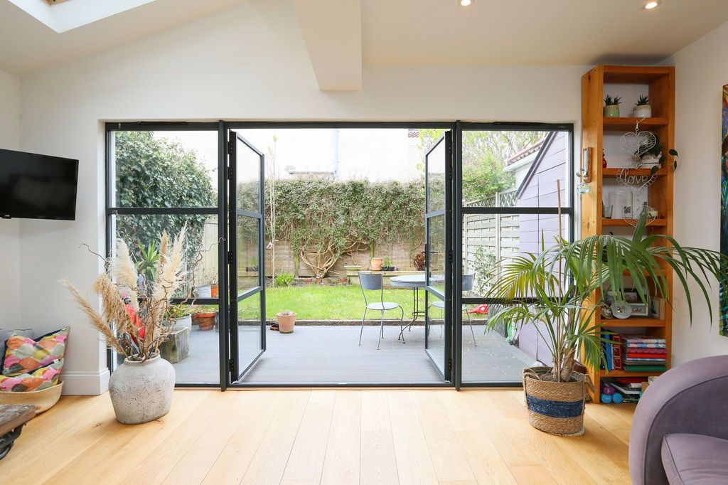 Property photo 1 of 18