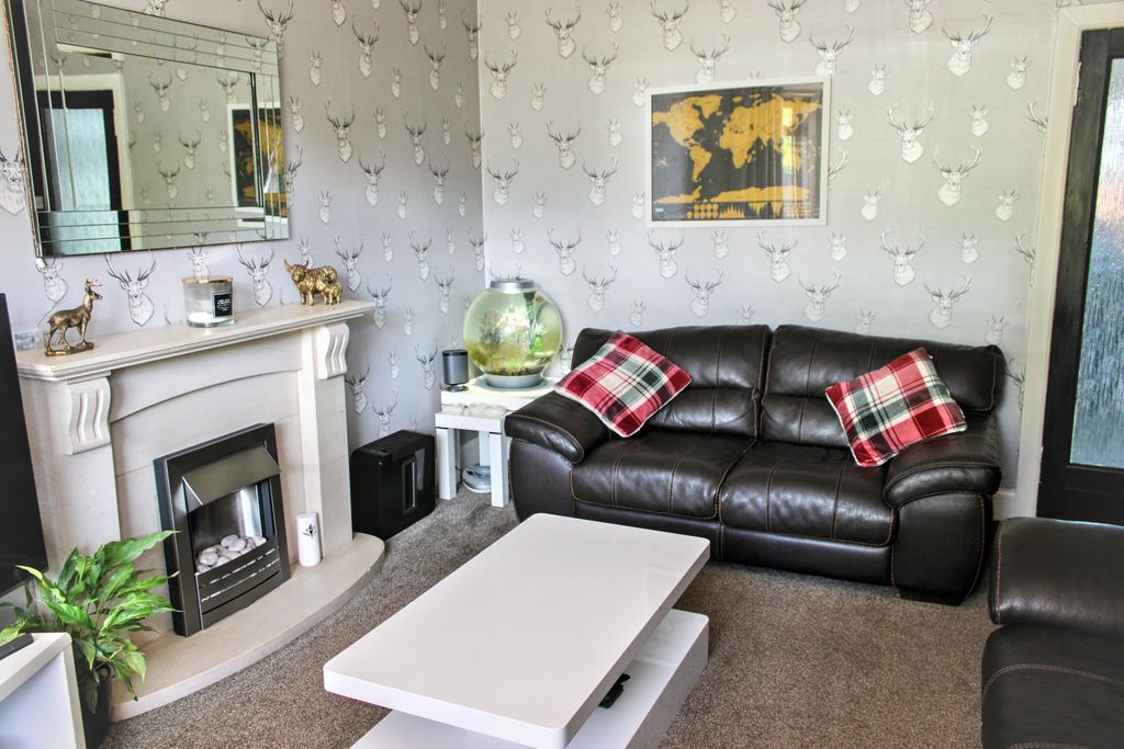 Property photo 3 of 17 Photo 8