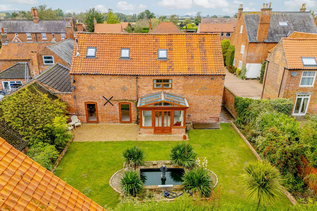 Property photo 1 of 28