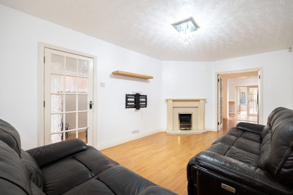 Property photo 2 of 31