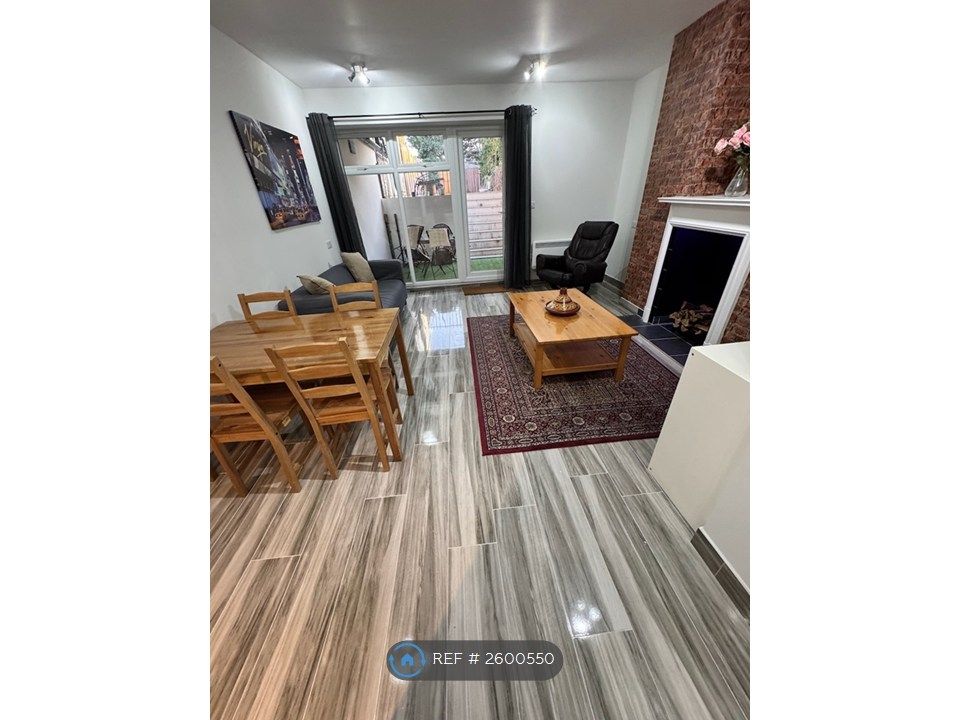 Property photo 1 of 35 Lounge