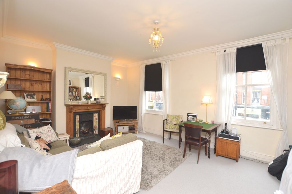 Property photo 1 of 10 Living Room (1)