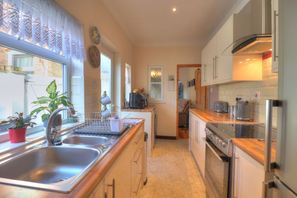 Property photo 3 of 16 Kitchen