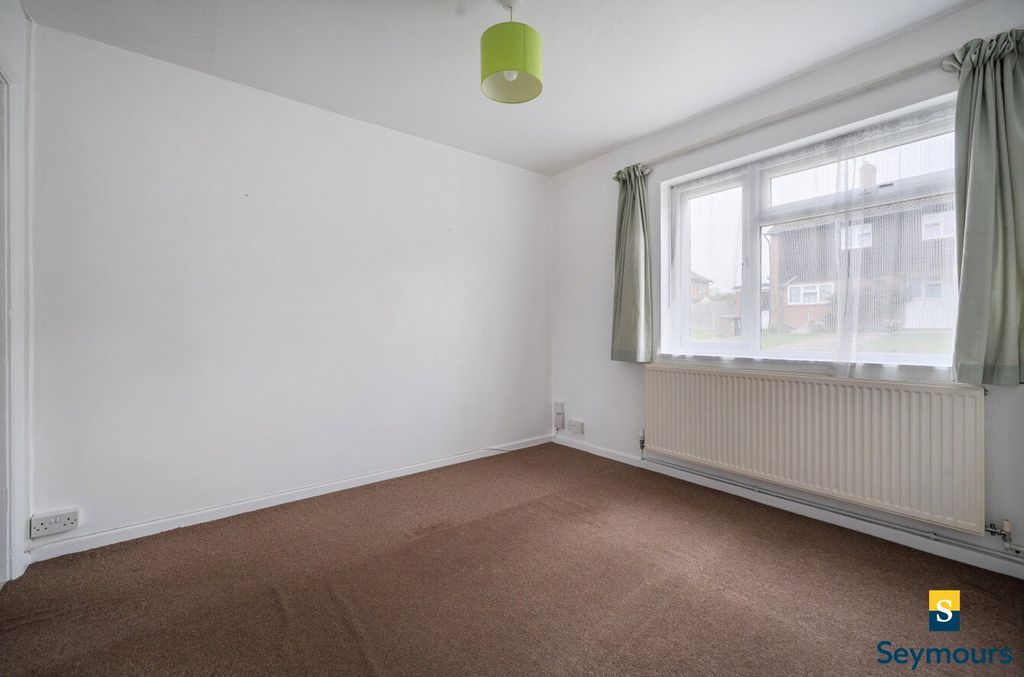 Property photo 3 of 18 Living Room