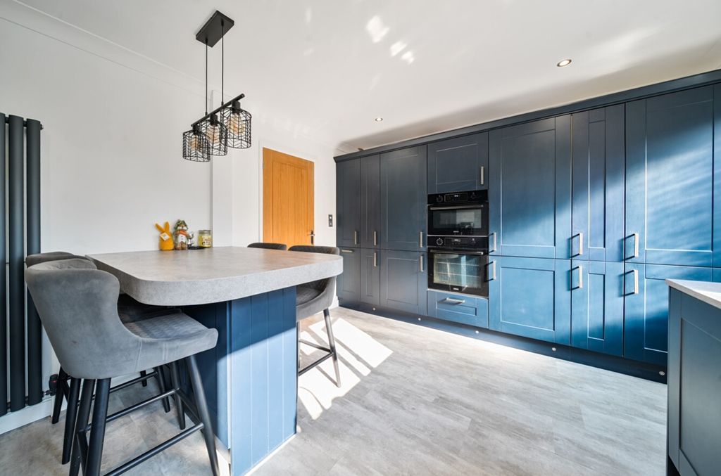 Property photo 2 of 24 1422081-11-69A8Cbffe8843-Arw-1