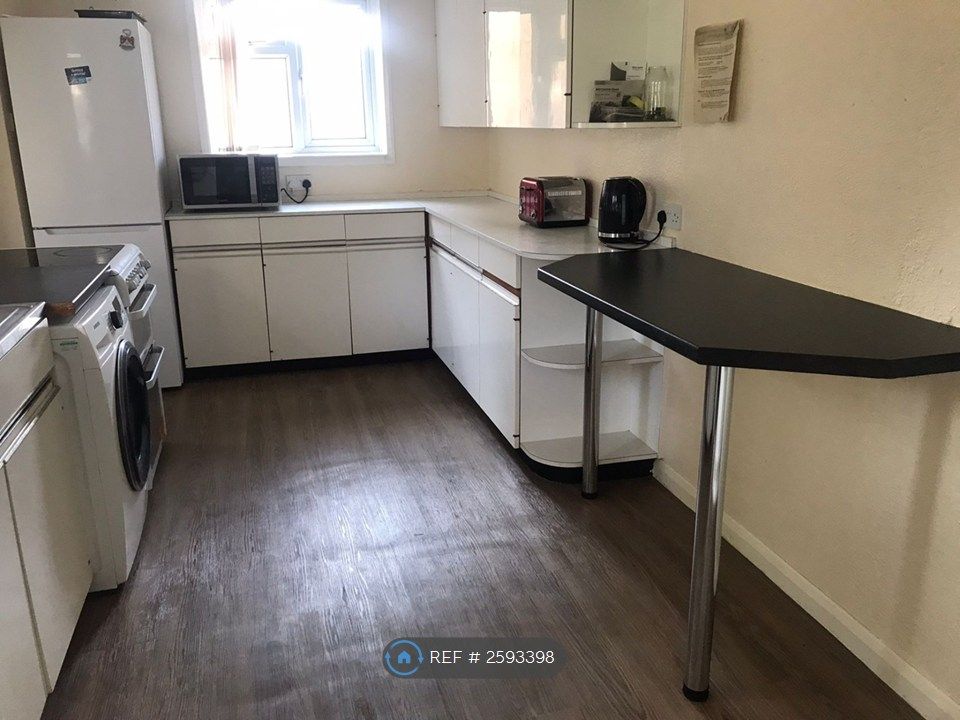 Property photo 3 of 6 Kitchen