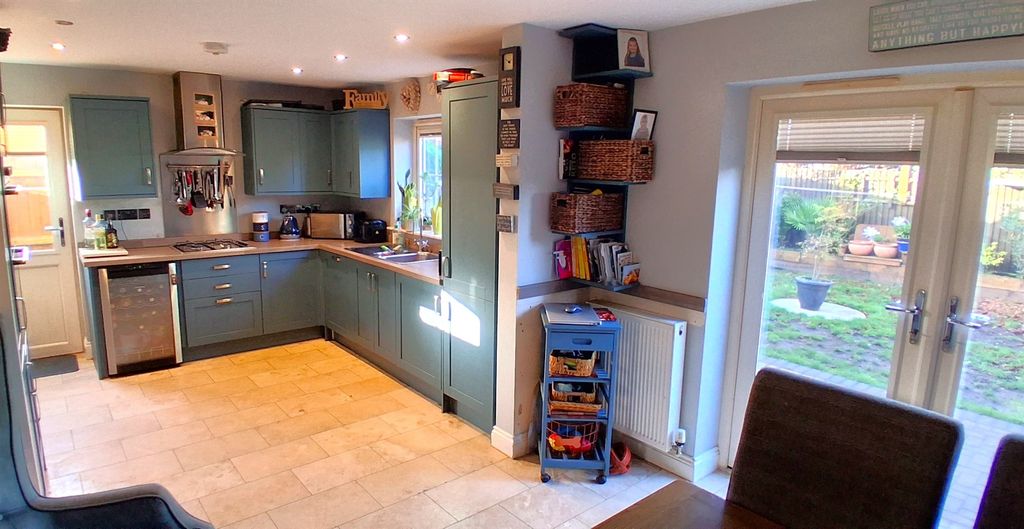 Property photo 2 of 19