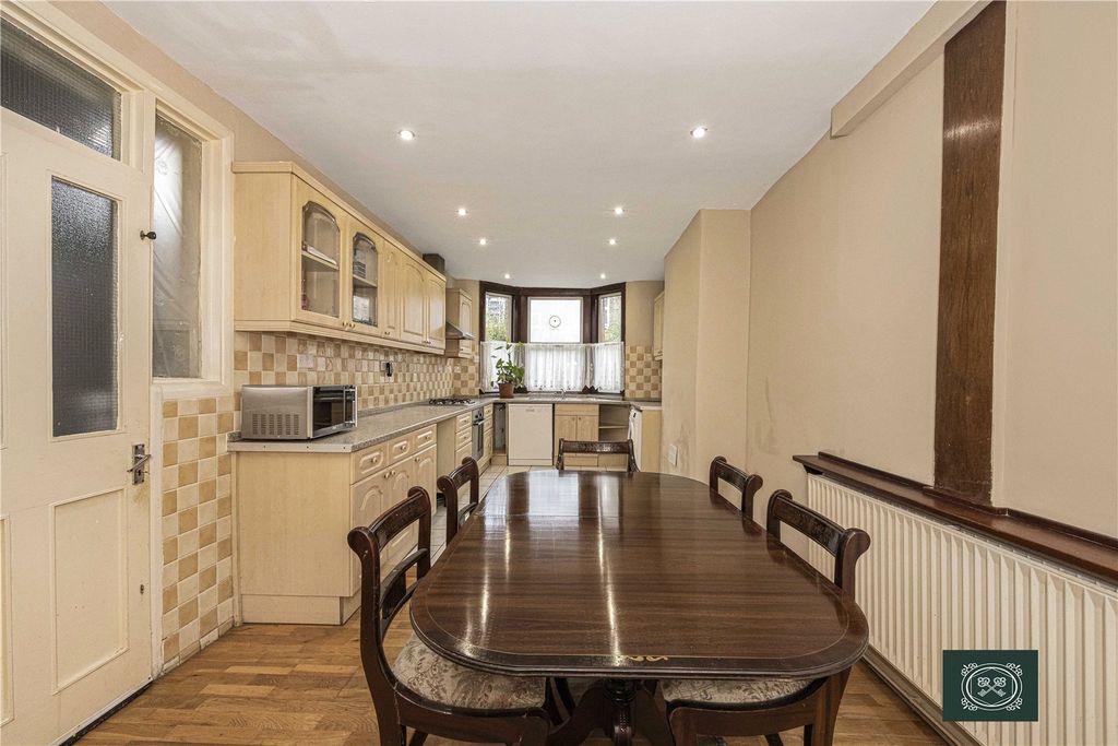 Property photo 3 of 15 Dining Area