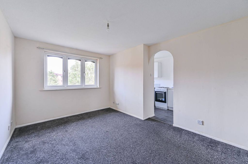 Property photo 2 of 8