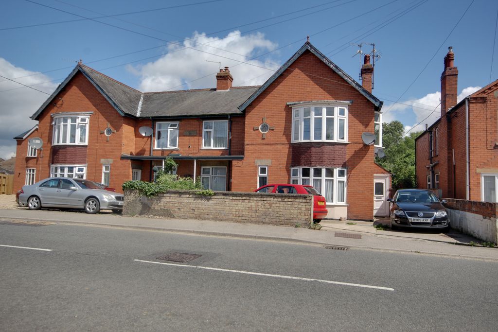 Property photo 1 of 10 Front