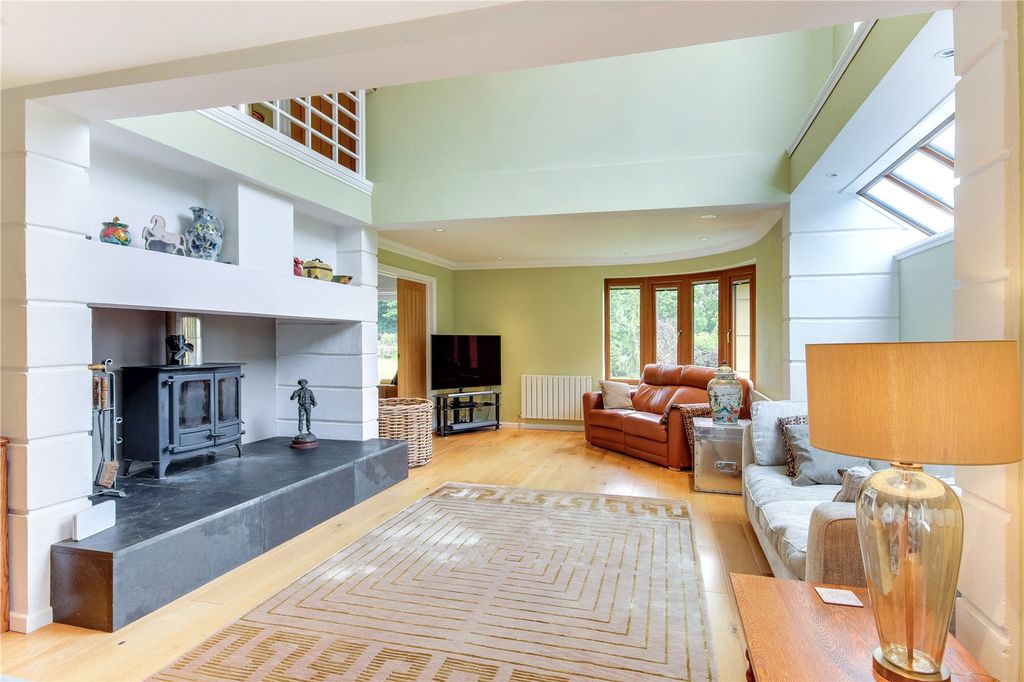 Property photo 3 of 23 Sitting Room