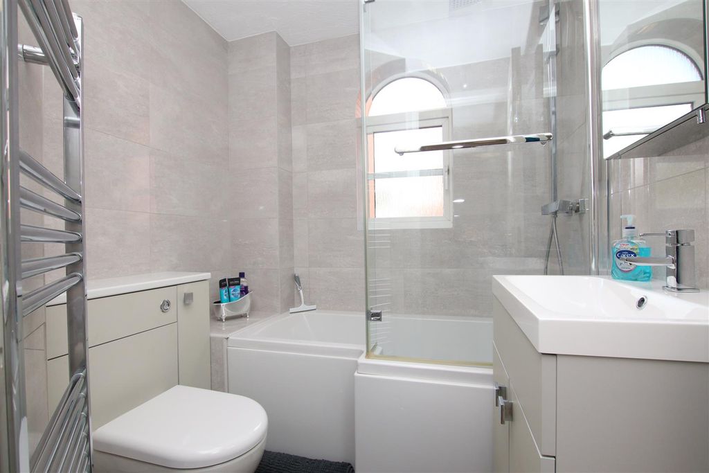 Property photo 3 of 6 Bathroom.Jpg