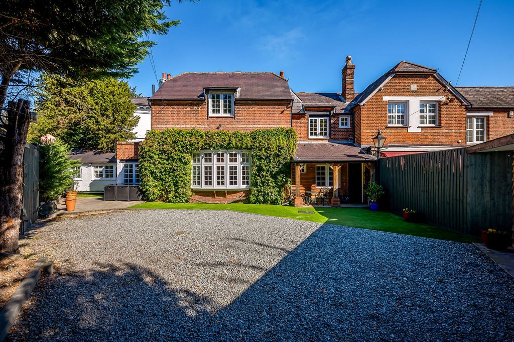 Property photo 2 of 25