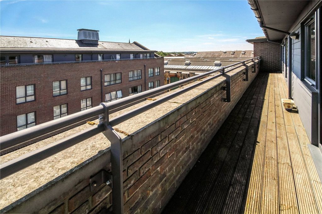 Property photo 3 of 27 Picture No. 01