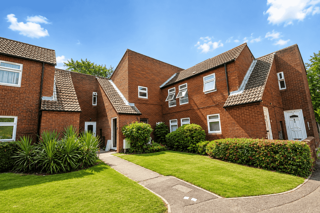 Property photo 1 of 5 Lupin Close, West Drayton, Middlesex Ub7