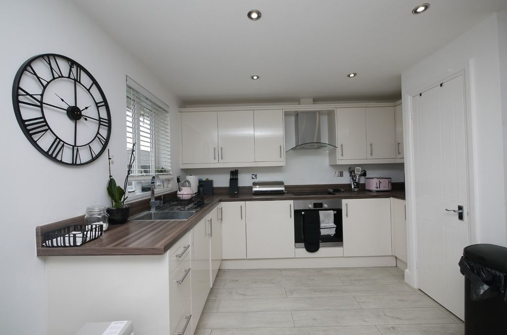 Property photo 3 of 12 3244083