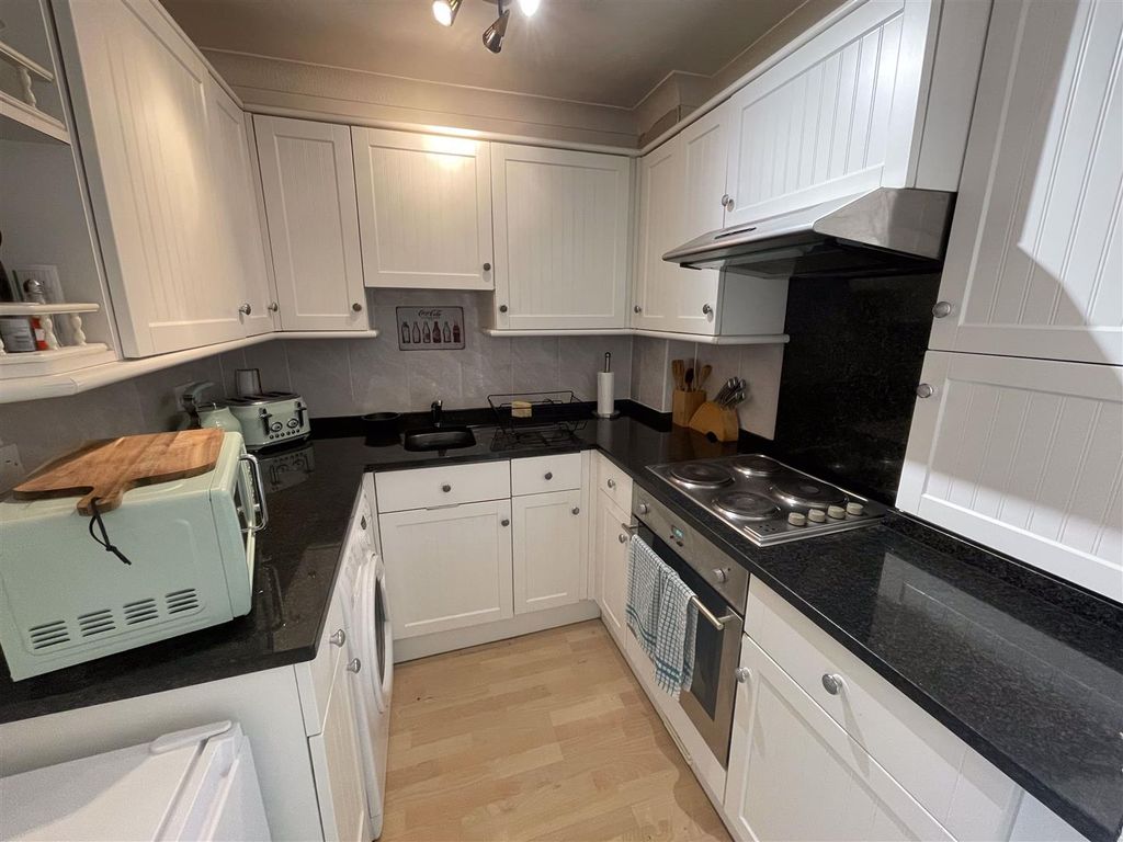 Property photo 3 of 11