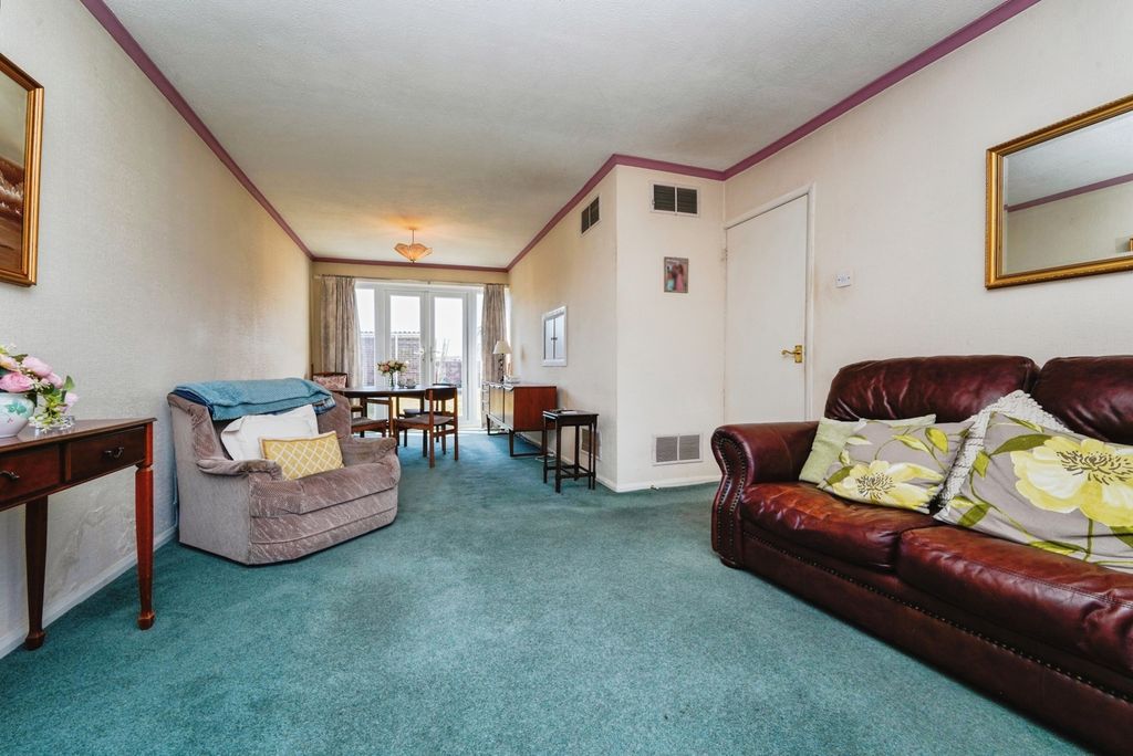 Property photo 3 of 11 Pbox-Img.Jpg
