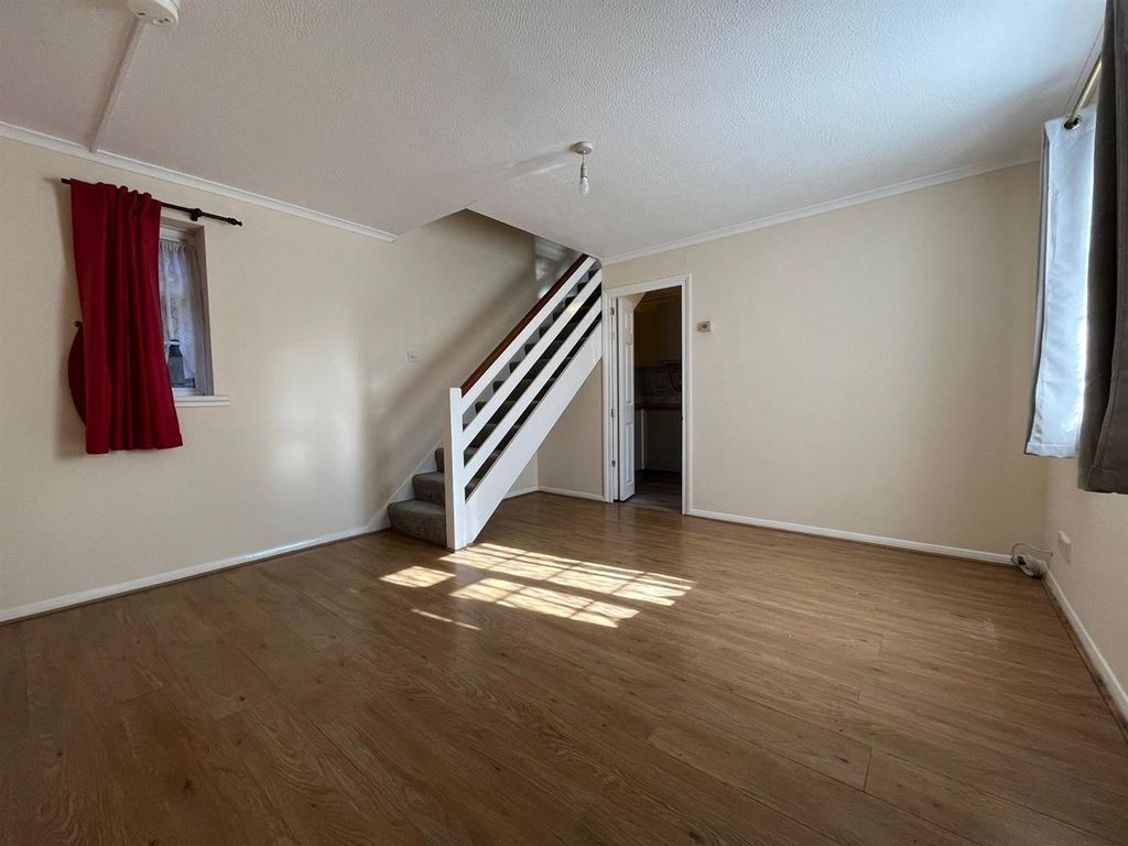 Property photo 3 of 5 Lounge