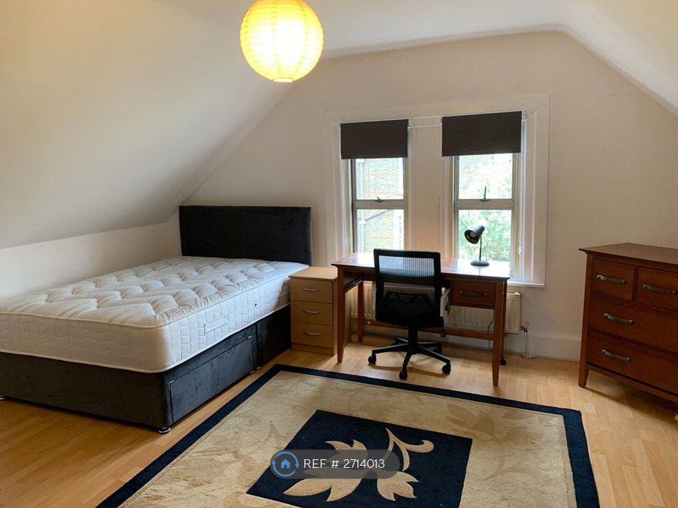 Property photo 1 of 5 Double Bedroom