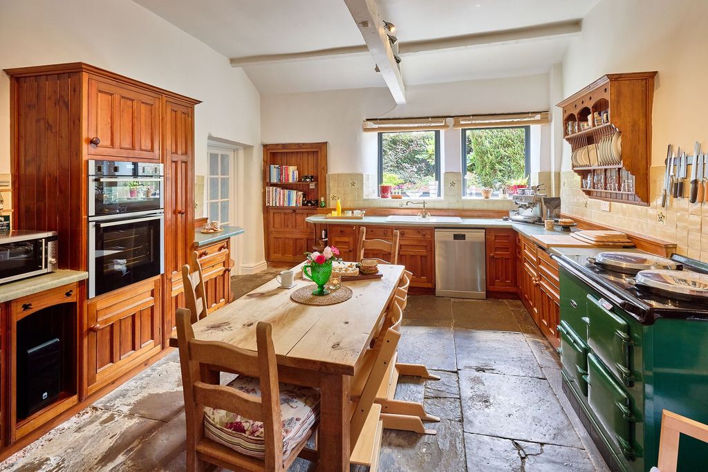 Property photo 3 of 48