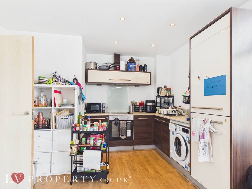 Property photo 3 of 7 Giraffe360-Still002