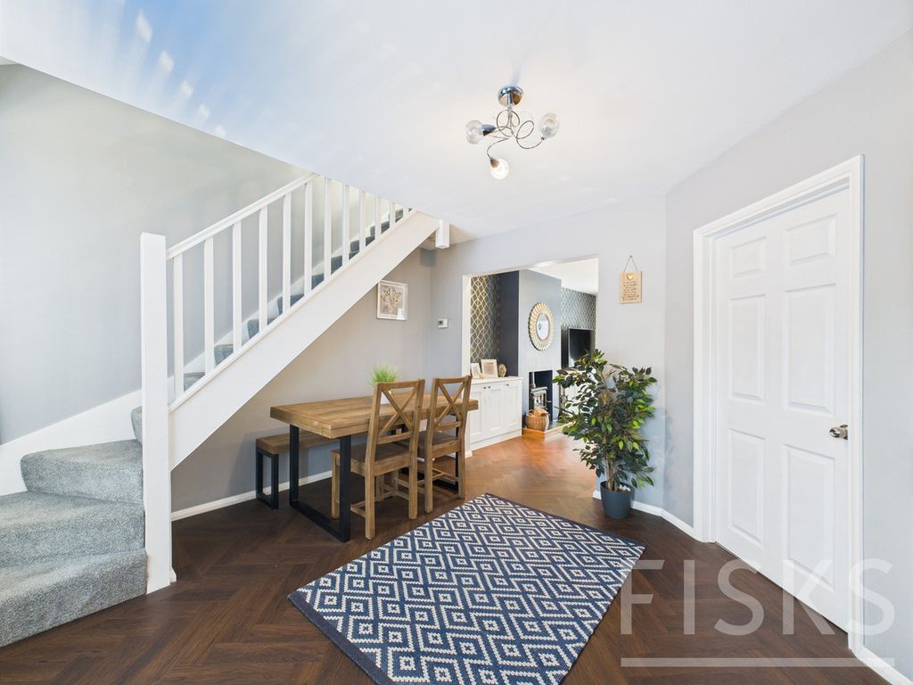 Property photo 2 of 27