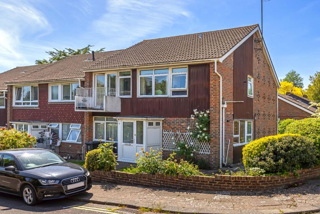 Property photo 1 of 12 Caisters Close_13.Jpg