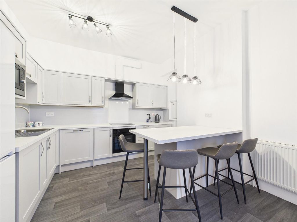 Property photo 2 of 12 3 Bedroom Flat For Rent (2).Jpg