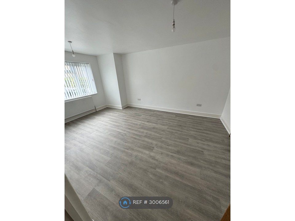 Property photo 1 of 8 Living Room