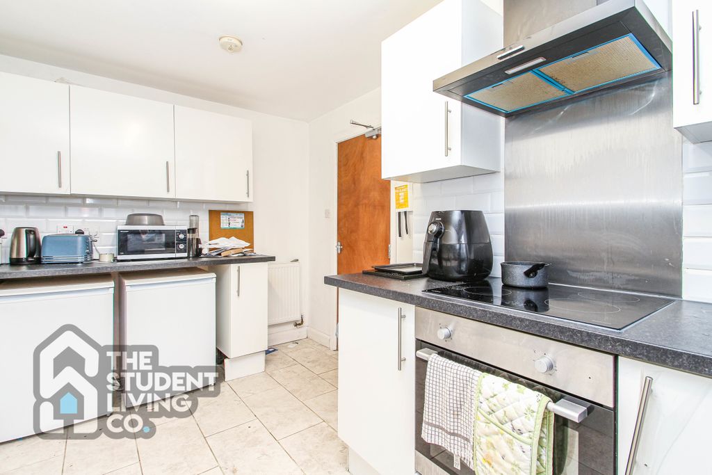 Property photo 2 of 25