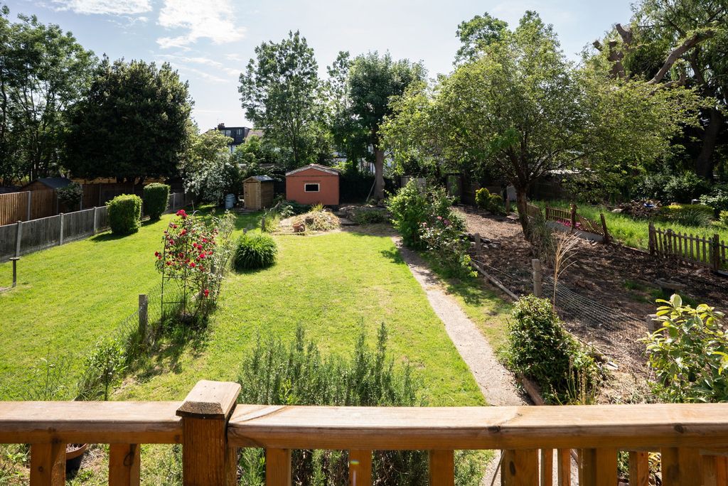 Property photo 3 of 40