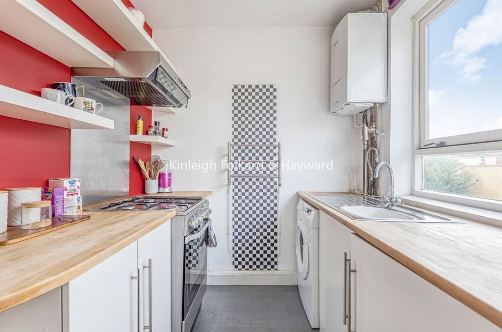 Property photo 3 of 8 0E36B394-B5F4-4Dd0-8