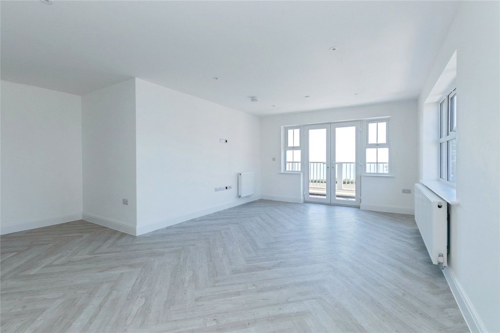 Property photo 2 of 18 Picture No. 16
