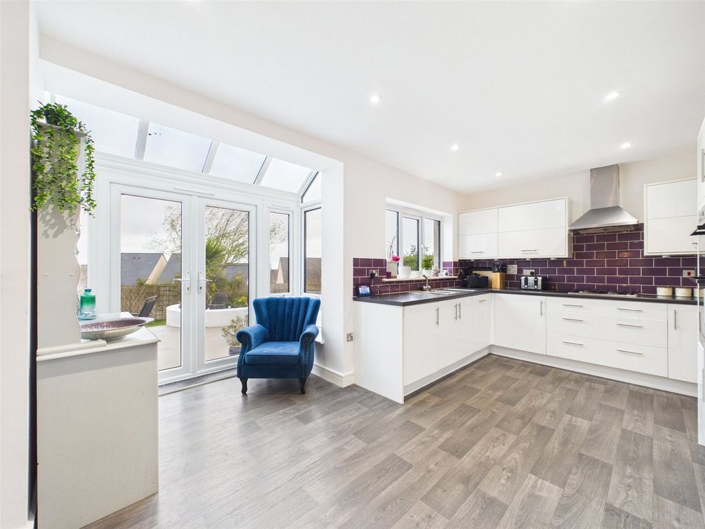 Property photo 2 of 19 Kitchen