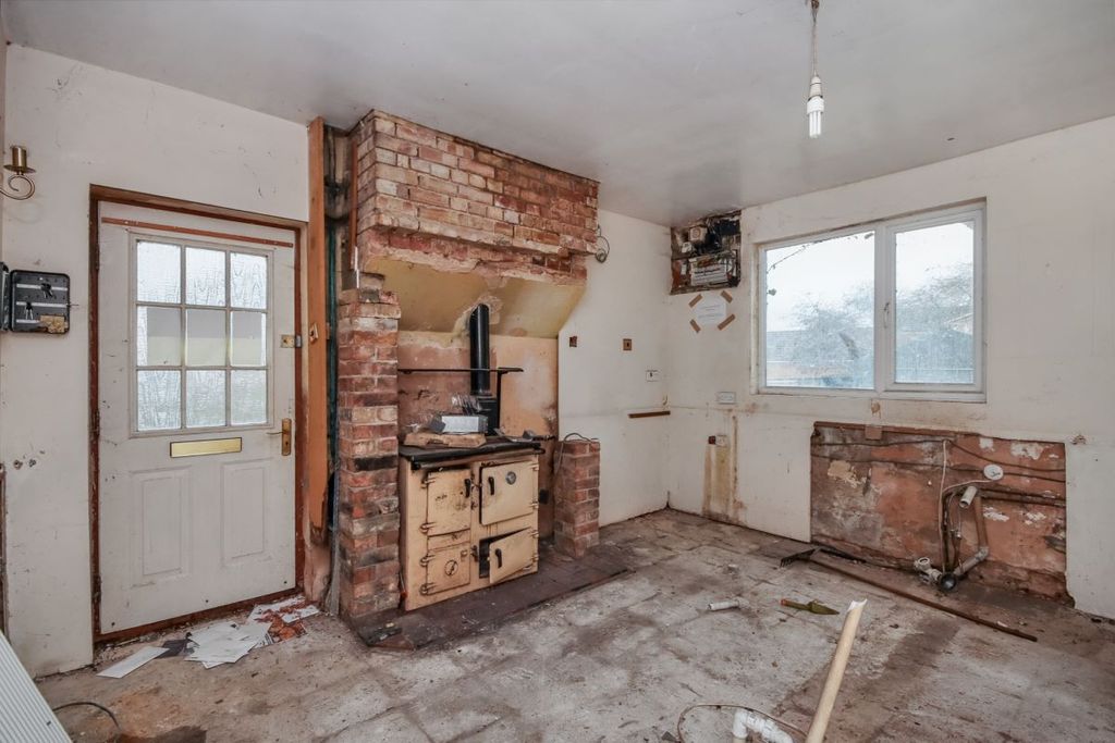 Property photo 3 of 11