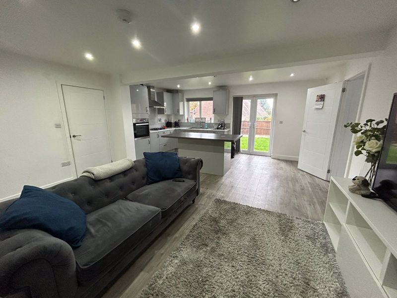 Property photo 1 of 12 Photo 8